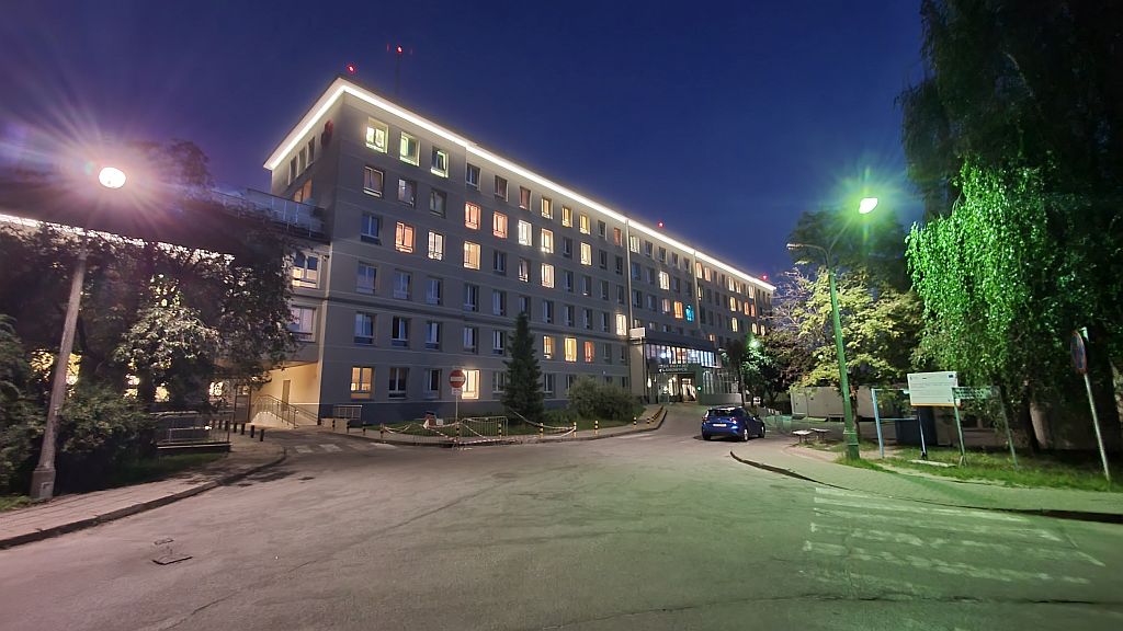 Izba Przyjęć Planowych po termomodernizacji nocą