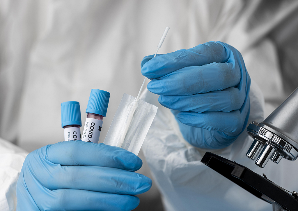 Wzrost zachorowań na COVID-19. Rozmowa z prof. dr hab. n. med. Krzysztofem Tomasiewiczem