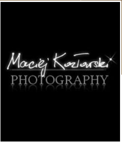 logo fotografa Macieja Kozłowski - na czarnym tle biały napis Maciej Kozłowski Photography