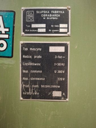 Tabliczka znamionowa wystawionej na sprzedaż szlifierki. Tabliczka znamionowa wystawionej na sprzedaż szlifierki.